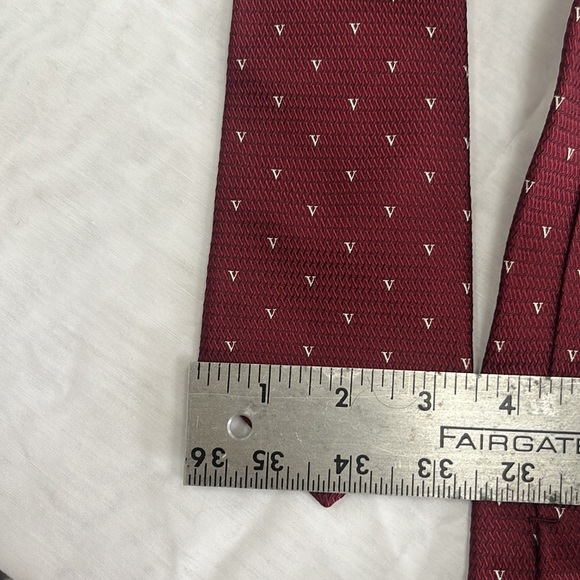 Valentino Burgundy “V” Print Tie. Like new! - Picture 9 of 11
